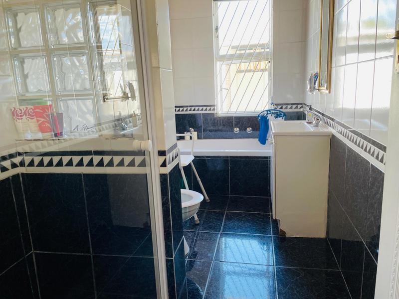 3 Bedroom Property for Sale in Athlone Western Cape